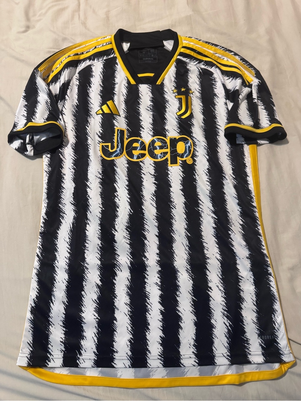 Adidas Juventus Men’s Black & White Stripe Football Jersey size M